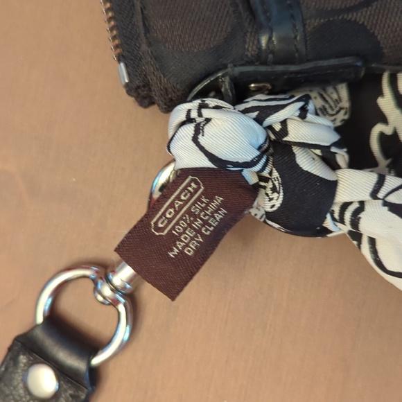 Coach Swing Body CrossBody with Coach Scarf as a Bonus - Picture 5 of 9